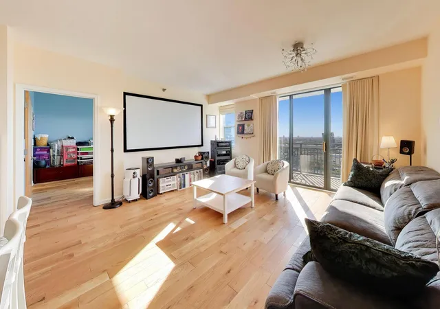 Photo 3 of Condo for sale at 5 E 14th Place #1606, Chicago, IL 60605 | MLS# 12779348 | Listing updated on 2026-10-09