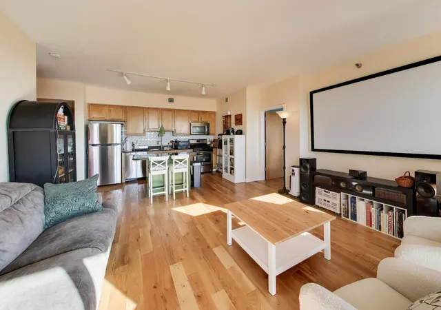 Photo 4 of Condo for sale at 5 E 14th Place #1606, Chicago, IL 60605 | MLS# 12779348 | Listing updated on 2026-10-09