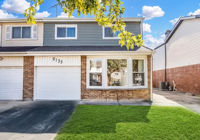Townhouse for sale at 9135 Hollyberry Ave, Des Plaines, IL 60016 | MLS# 12779367