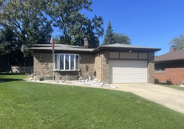 Photo 1 of Single family home for sale at 3004 S Lynn Ct, Mount Prospect, IL 60056 | MLS# 12779383 | Listing updated on 2026-10-08