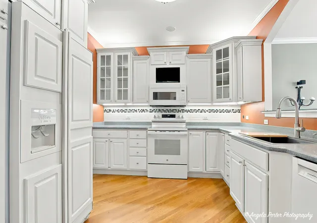 Photo 3 of Townhouse for sale at 1316 Inverness Ct, Antioch, IL 60002 | MLS# 12779386 | Listing updated on 2026-10-10