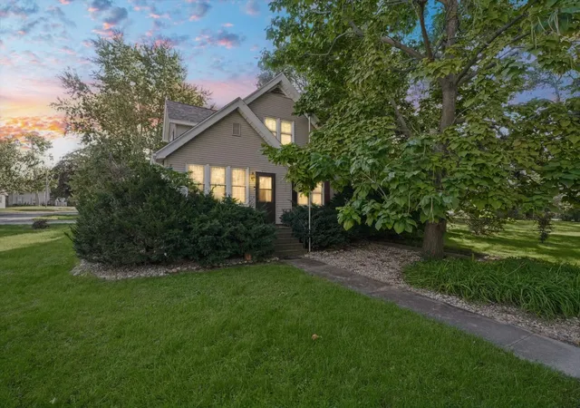 Photo 1 of Single family home for sale at 213 N Main St, Saybrook, IL 61770 | MLS# 12779387 | Listing updated on 2026-10-09