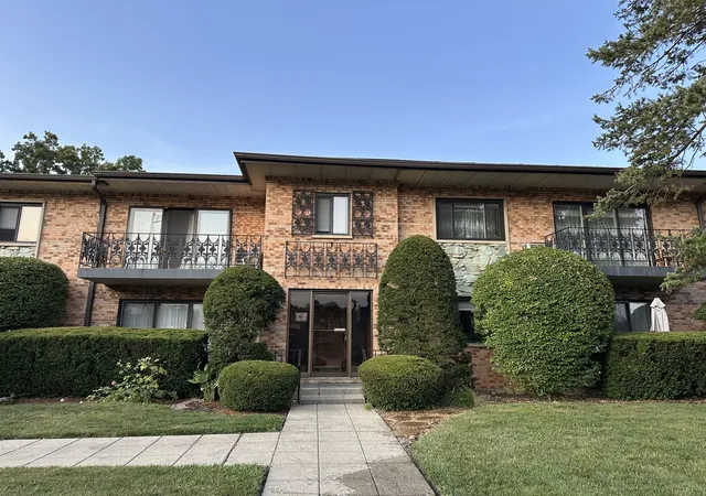 Photo 1 of Condo for sale at 1033 Busse Hwy #2A, Park Ridge, IL 60068 | MLS# 12779388 | Listing updated on 2026-10-07
