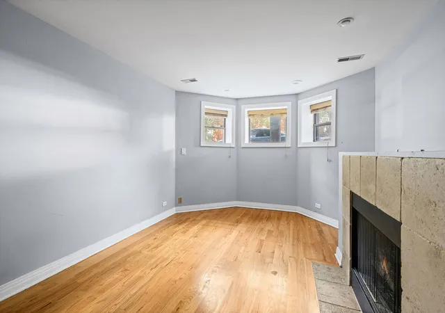 Photo 4 of Condo for sale at 809 W Bradley Pl #G, Chicago, IL 60613 | MLS# 12779397 | Listing updated on 2026-10-08