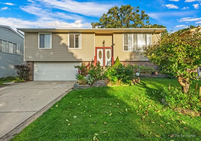 Photo 1 of Single family home for sale at 231 Briarwood Dr, Elgin, IL 60120 | MLS# 12779402 | Listing updated on 2026-10-08