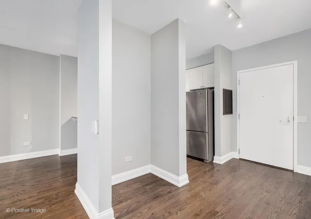 Photo 4 of Condo for sale at 330 N Jefferson St #402, Chicago, IL 60661 | MLS# 12779404 | Listing updated on 2026-10-13
