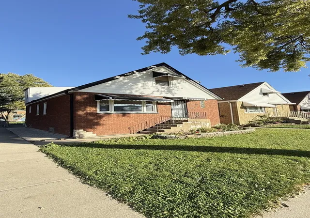 Photo 1 of Single family home for sale at 4401 S Homan Ave, Chicago, IL 60632 | MLS# 12779426 | Listing updated on 2026-10-08
