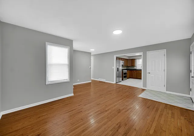 Photo 4 of Single family home for sale at 1007 Cedar Ave, Elgin, IL 60120 | MLS# 12779430 | Listing updated on 2026-10-07