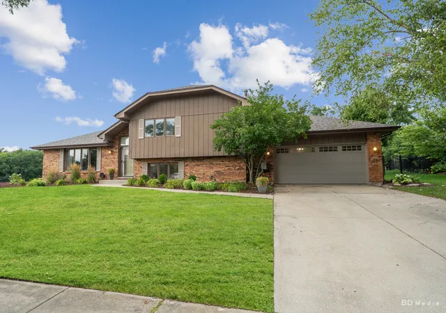 Single family home for sale at 105 Azalea Rd, Frankfort, IL 60423 | MLS# 12779441
