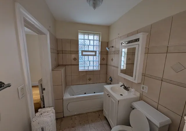 Photo 4 of Condo for sale at 644 E 51st Street #2W, Chicago, IL 60615 | MLS# 12779481 | Listing updated on 2026-10-07