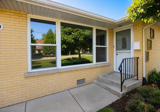 Photo 4 of Single family home for sale at 17649 65th Avenue, Tinley Park, IL 60477 | MLS# 12779510 | Listing updated on 2026-10-07