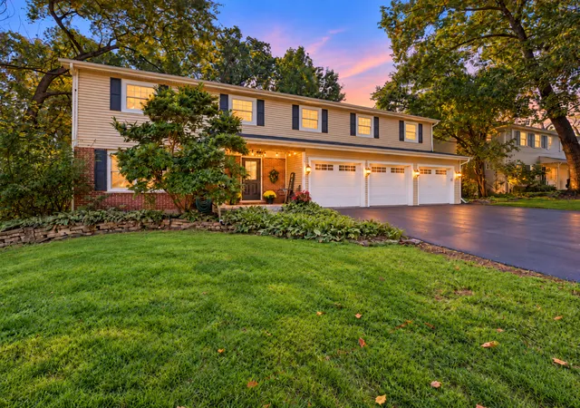 Photo 1 of Single family home for sale at 895 Ellynwood Dr, Glen Ellyn, IL 60137 | MLS# 12779516 | Listing updated on 2026-10-23