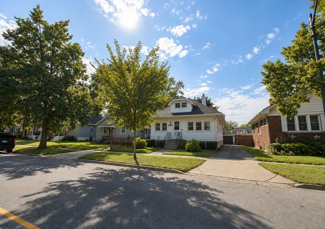 Photo 3 of Single family home for sale at 1423 N Raynor Ave, Joliet, IL 60435 | MLS# 12779523 | Listing updated on 2026-10-07