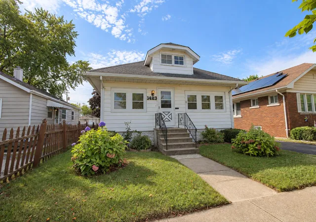 Photo 4 of Single family home for sale at 1423 N Raynor Ave, Joliet, IL 60435 | MLS# 12779523 | Listing updated on 2026-10-07