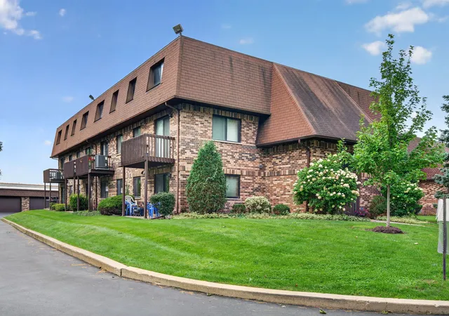 Photo 2 of Condo for sale at 177 Uteg St #104C, Crystal Lake, IL 60014 | MLS# 12779542 | Listing updated on 2026-10-16