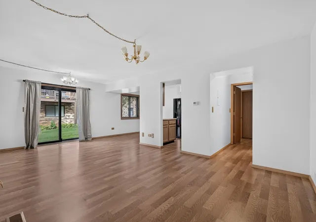 Listing Photo 5 - Condo for sale in building located at 177 Uteg St, Crystal Lake, IL 60014 - Unit #104C