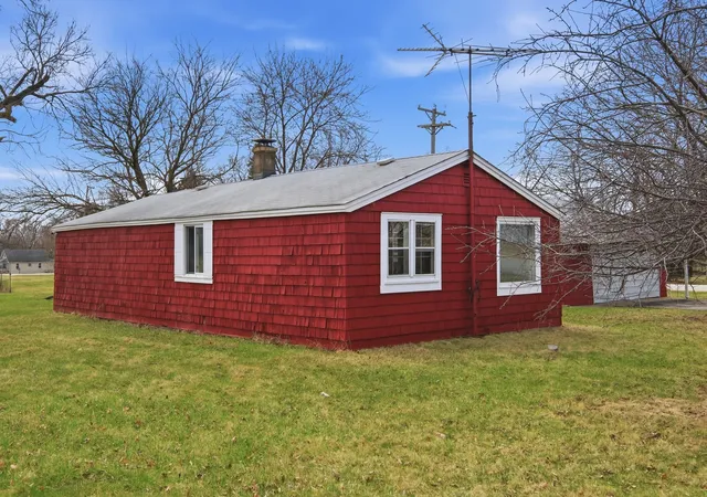 Photo 3 of Single family home for sale at 18301 Le Claire Ave, Country Club Hills, IL 60478 | MLS# 12779544 | Listing updated on 2026-10-07