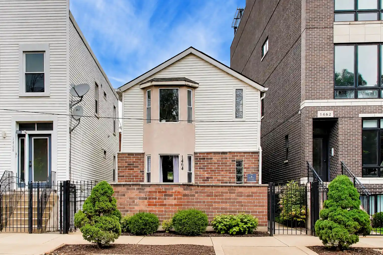Listing Photo 1 - Condo for sale in 1464 W Ohio St located at 1464 W Ohio St, Chicago, IL 60642 - Unit 1464 W Ohio St