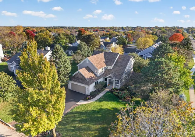 Photo 2 of Single family home for sale at 654 Seybrooke Ln, Crystal Lake, IL 60012 | MLS# 12779558 | Listing updated on 2026-10-29