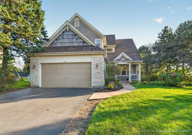 Photo 3 of Single family home for sale at 654 Seybrooke Ln, Crystal Lake, IL 60012 | MLS# 12779558 | Listing updated on 2026-10-29