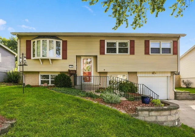 Single family home for sale at 3123 Somerset Dr, Bettendorf, IA 52722 | MLS# 12779560