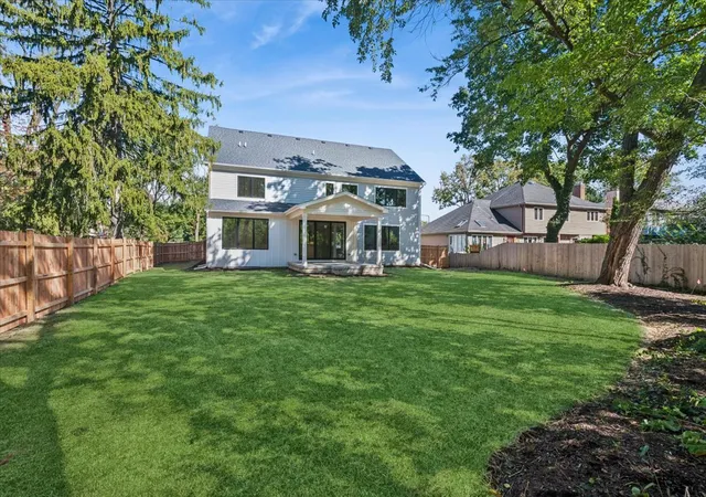 Photo 4 of Single family home for sale at 6 W Bauer Rd, Naperville, IL 60563 | MLS# 12779568 | Listing updated on 2026-10-22