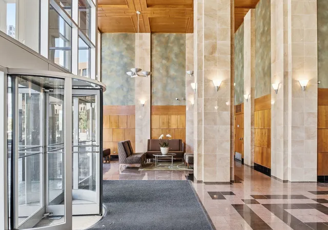 Listing Photo 4 - Condo for sale in building located at 1122 N Clark St, Chicago, IL 60610 - Unit #3202