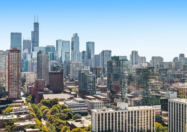 Listing Photo 5 - Condo for sale in building located at 1122 N Clark St, Chicago, IL 60610 - Unit #3202