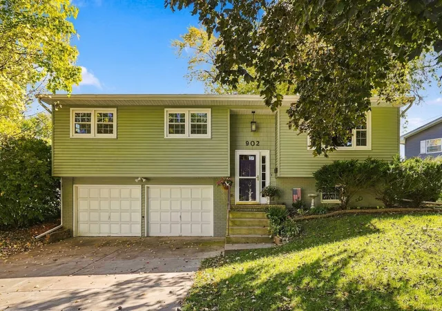 Photo 1 of Single family home for sale at 902 25th Avenue, East Moline, IL 61244 | MLS# 12779625 | Listing updated on 2026-10-07
