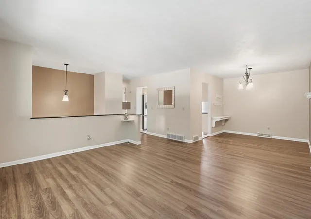 Photo 4 of Single family home for sale at 902 25th Avenue, East Moline, IL 61244 | MLS# 12779625 | Listing updated on 2026-10-07