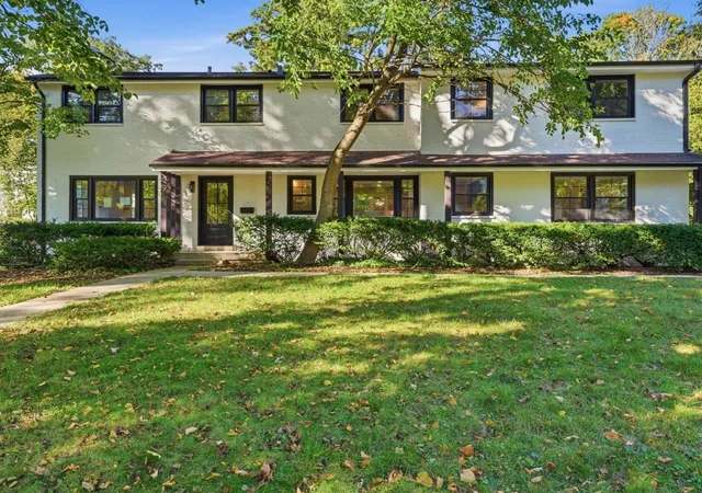 Photo 1 of Single family home for sale at 542 E Prospect Ave, Lake Bluff, IL 60044 | MLS# 12779642 | Listing updated on 2026-10-09