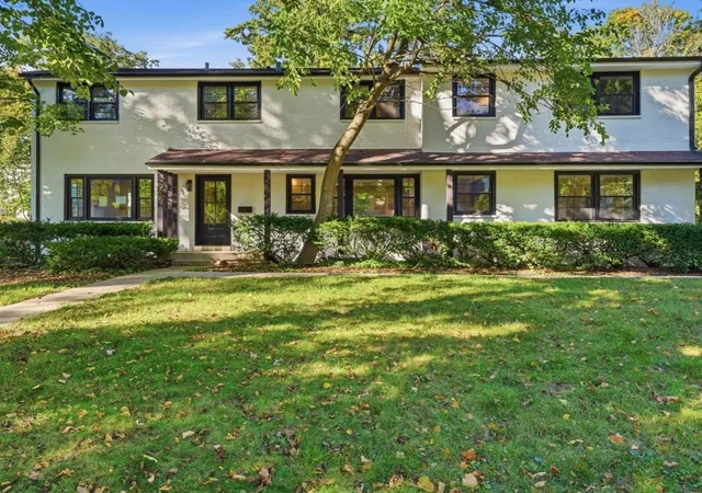 Photo 1 of Single family home for sale at 542 E Prospect Ave, Lake Bluff, IL 60044 | MLS# 12779642 | Listing updated on 2026-10-09