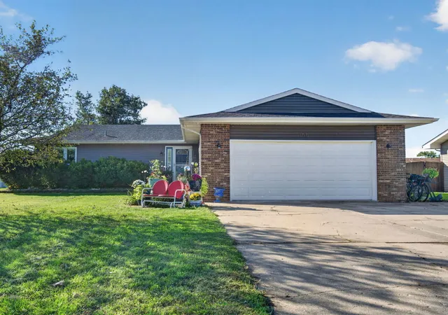Photo 2 of Single family home for sale at 155 W Fox St, Coal City, IL 60416 | MLS# 12779650 | Listing updated on 2026-10-07