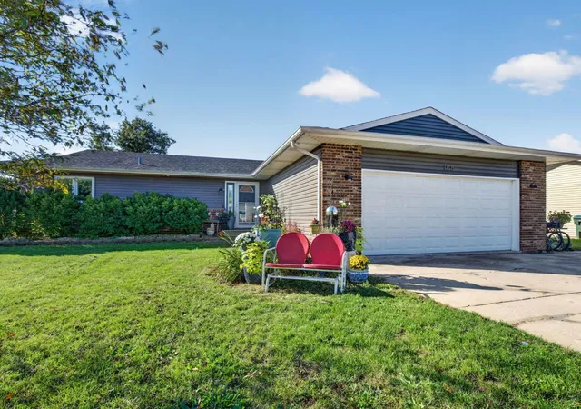 Photo 3 of Single family home for sale at 155 W Fox St, Coal City, IL 60416 | MLS# 12779650 | Listing updated on 2026-10-07