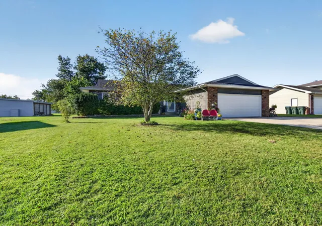 Photo 3 of Single family home for sale at 155 W Fox St, Coal City, IL 60416 | MLS# 12779650 | Listing updated on 2026-10-07