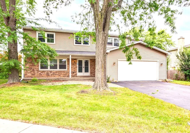 Photo 1 of Single family home for sale at 562 Applegate Ln, Lake Zurich, IL 60047 | MLS# 12779686 | Listing updated on 2026-10-07
