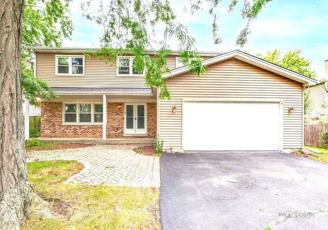 Photo 2 of Single family home for sale at 562 Applegate Ln, Lake Zurich, IL 60047 | MLS# 12779686 | Listing updated on 2026-10-07