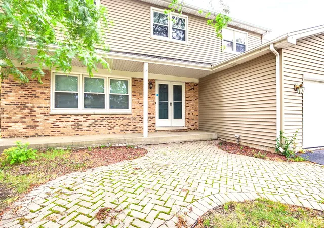 Photo 3 of Single family home for sale at 562 Applegate Ln, Lake Zurich, IL 60047 | MLS# 12779686 | Listing updated on 2026-10-07