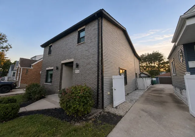 Photo 1 of Single family home for sale at 8736 S Richmond Ave, Evergreen Park, IL 60805 | MLS# 12779693 | Listing updated on 2026-10-08