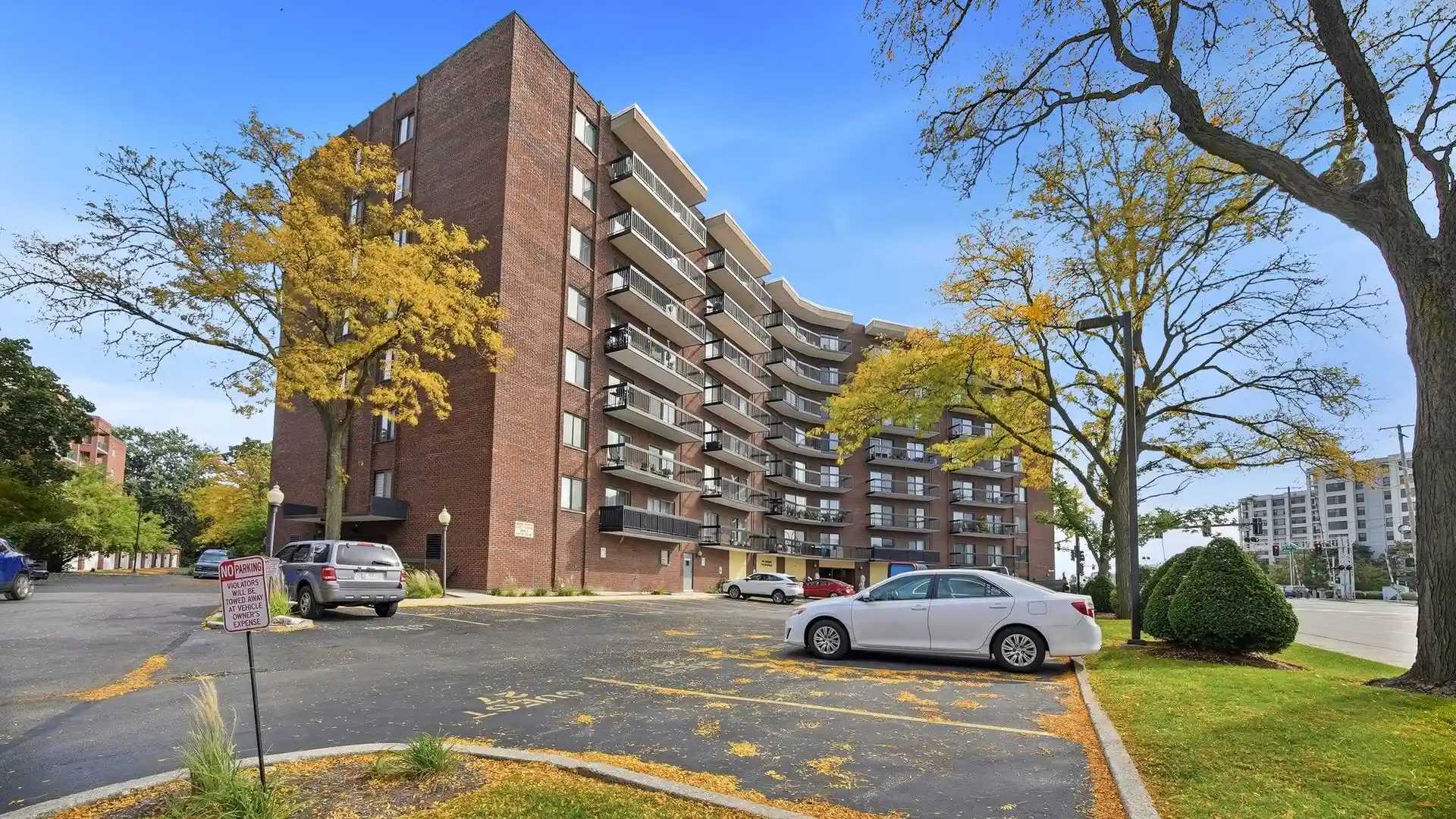 Listing Photo 1 - Condo for sale in 711 S River Rd located at 711 S River Rd, Des Plaines, IL 60016 - Unit #603
