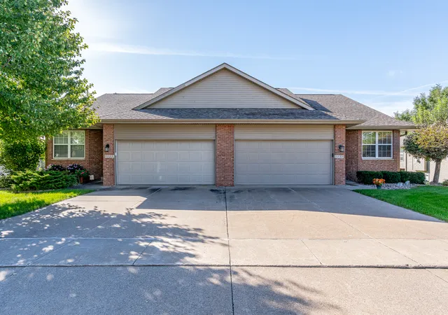 Listing Photo 1 - Condo for sale in building located at 5033 Red Fox Rd, Bettendorf, IA 52722 - Unit #0