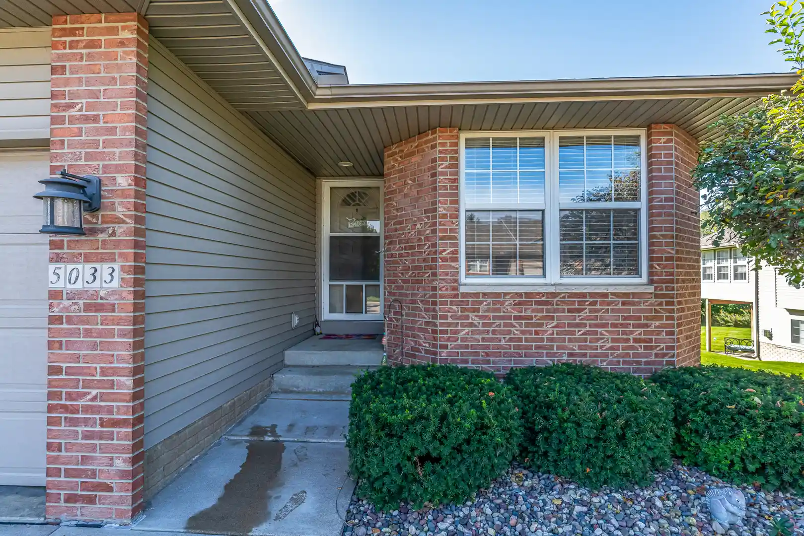 Listing Photo 2 - Condo for sale in 5033 Red Fox Rd located at 5033 Red Fox Rd, Bettendorf, IA 52722 - Unit 5033 Red Fox Rd