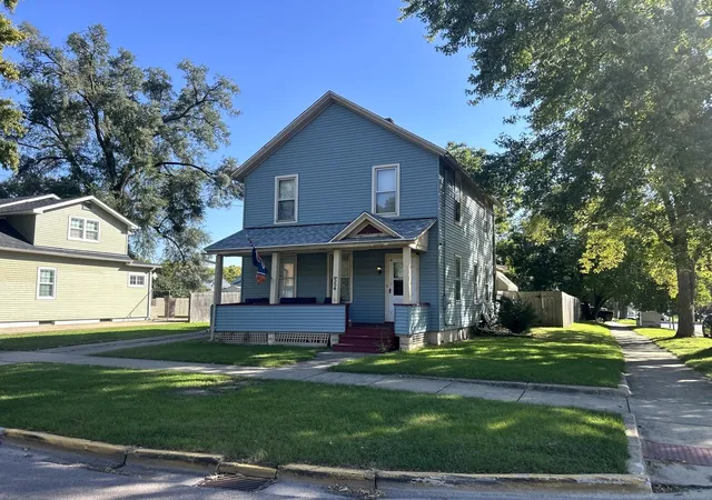 Photo 2 of Single family home for sale at 554 Bangs St, Aurora, IL 60505 | MLS# 12779706 | Listing updated on 2026-10-07