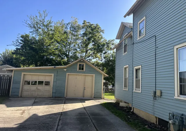 Photo 3 of Single family home for sale at 554 Bangs St, Aurora, IL 60505 | MLS# 12779706 | Listing updated on 2026-10-07