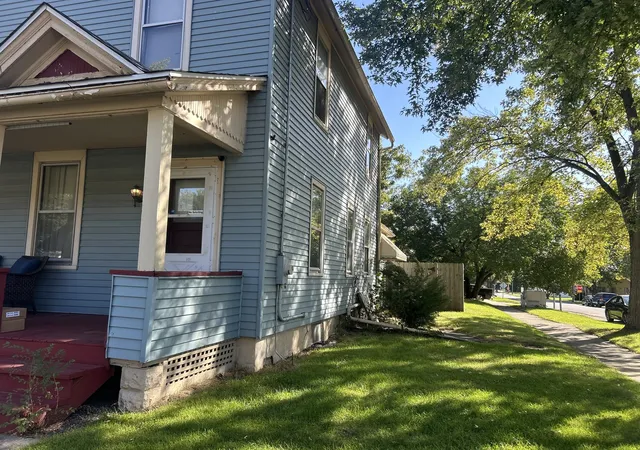 Photo 3 of Single family home for sale at 554 Bangs St, Aurora, IL 60505 | MLS# 12779706 | Listing updated on 2026-10-07