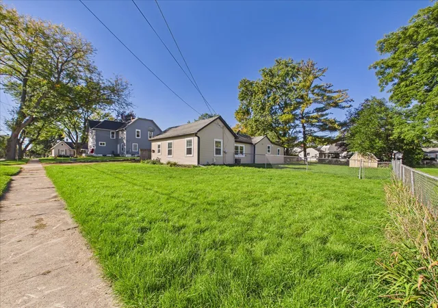 Photo 3 of Single family home for sale at 1027 Garfield Ave, Belvidere, IL 61008 | MLS# 12779716 | Listing updated on 2026-10-07