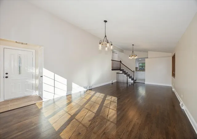 Photo 2 of Single family home for sale at 5504 Oak Ctr Dr, Oak Lawn, IL 60453 | MLS# 12779717 | Listing updated on 2026-10-09