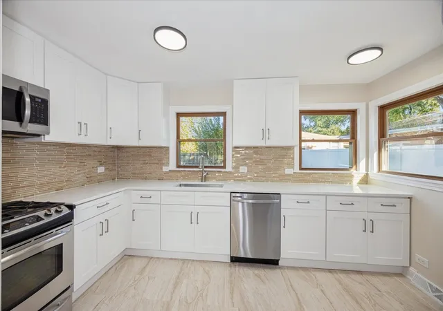 Photo 4 of Single family home for sale at 5504 Oak Ctr Dr, Oak Lawn, IL 60453 | MLS# 12779717 | Listing updated on 2026-10-09