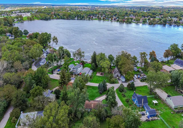 Photo 2 of Single family home for sale at 20949 W Verona Ave, Lake Villa, IL 60046 | MLS# 12779729 | Listing updated on 2026-10-21