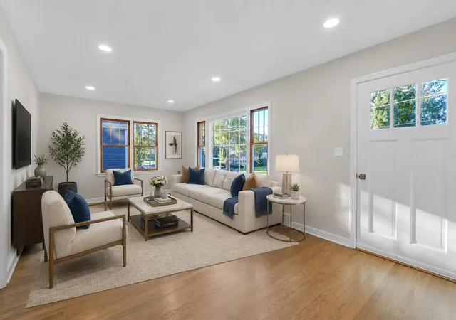 Photo 3 of Single family home for sale at 311 Elm St, Glen Ellyn, IL 60137 | MLS# 12779731 | Listing updated on 2026-10-08